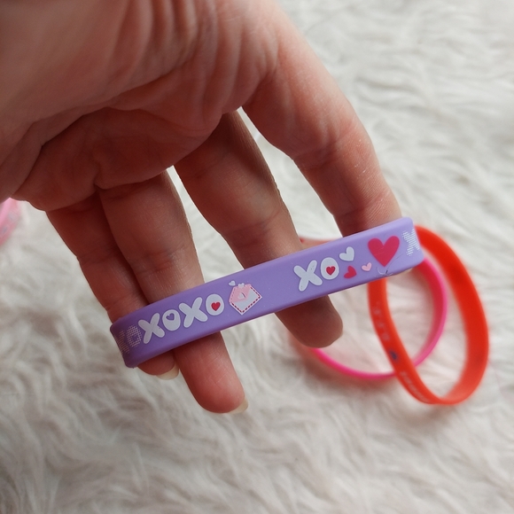 🍓 5/$5 • Cat & Jack Valentine's Rubber Wrist Bands - Picture 3 of 6
